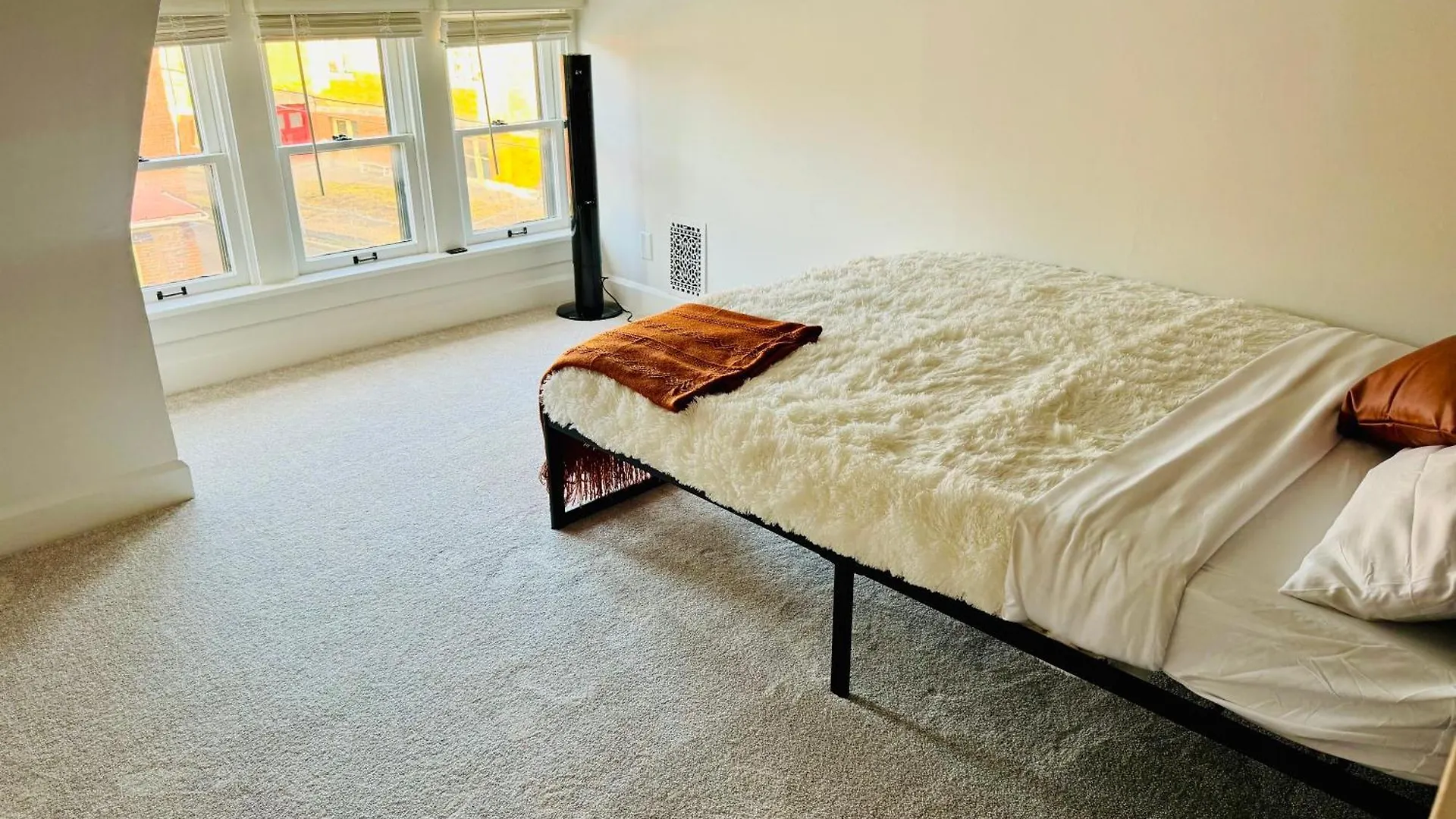 Holiday home Short North Convention King Bed Free Parking Villa Columbus United States